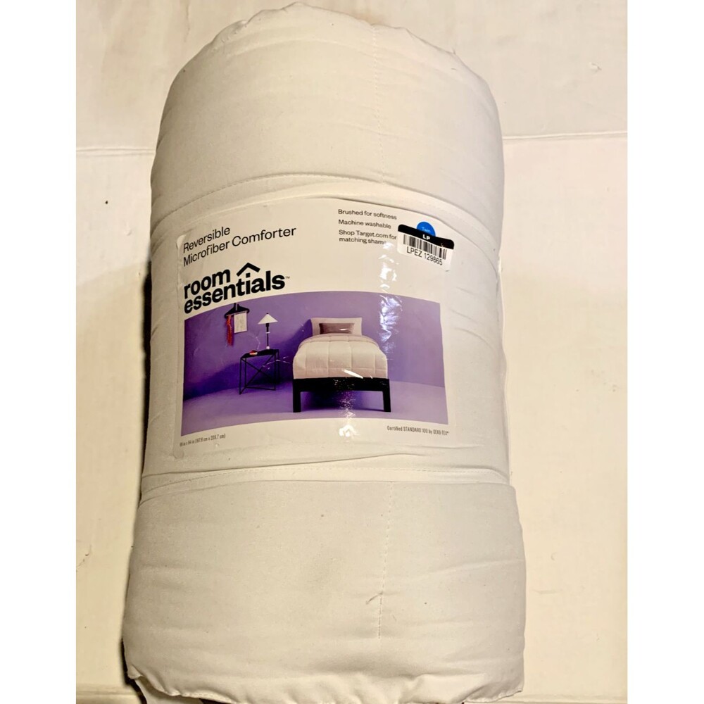 Room Essentials Twin XL Comforter Blanket Reversible  White/gray (SEE PHOTOS)